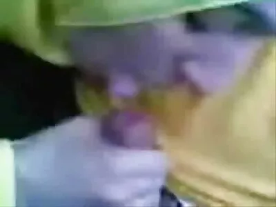 调皮的女仆知道如何获得小费