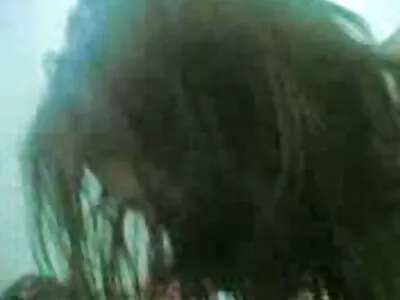 可爱的嬉皮女孩被丹尼的大公鸡摧毁