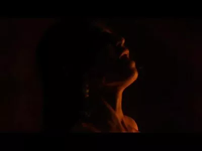 热辣年轻的金发女郎 Rharri Rhound 做爱并且吮吸公鸡
