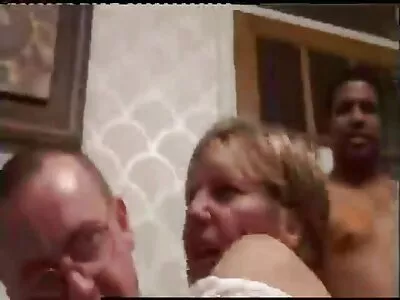 可爱的青少年莱利明星被她的变态继父搞砸了
