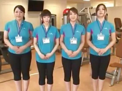 热辣的红发花边列侬跳上公鸡并口交