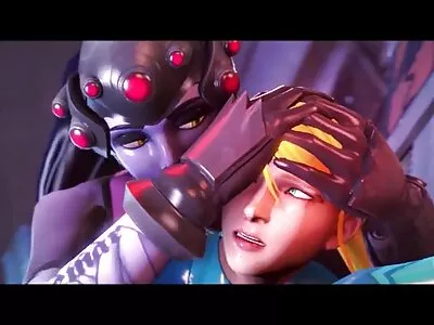俏皮的黑发与另外两个女人分享丈夫的阴茎
