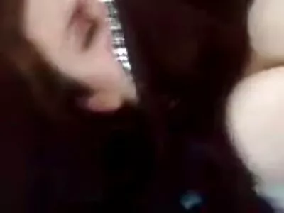 性感成熟的Syren De Mer被年轻的按摩师性交