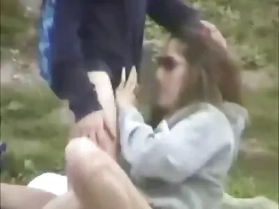 漂亮的女孩在操她的邻居