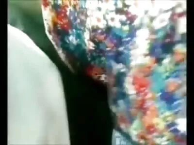 艾拉多诺万让她剃光的阴部性交球很深