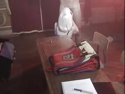 塞西莉亚狮子给口交并得到适当的性交