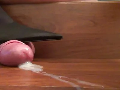 塞雷娜桑托斯得到她强壮的阴户钻孔