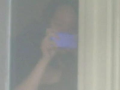 拥有天然山雀的青少年安雅奥尔森与她朋友的父亲发生性关系
