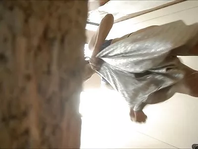 娇小的Yhivi在游泳池边乱搞修理工