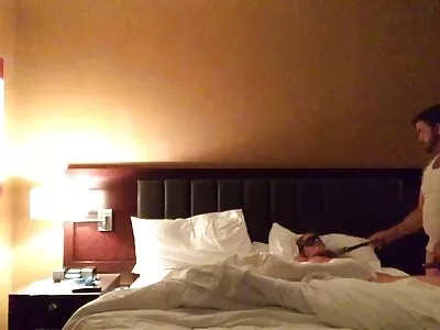 多汁的金发宝贝坎迪斯敢乱搞胡子的黑人