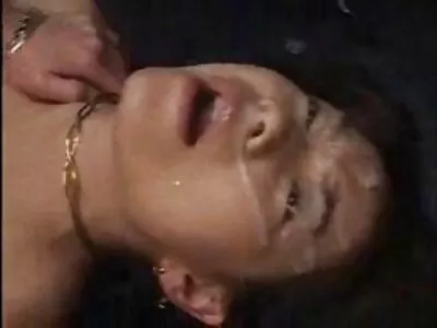 Indica Monroe 和 Sera Ryder 姐妹在床上舔和指法