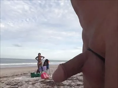 大屁股黑发喜欢弯腰