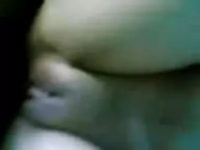 华丽的乌木小妞清洁凯尔的车和他的肥鸡