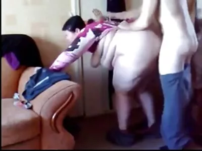 幸运的家伙要撞成熟的金发女郎