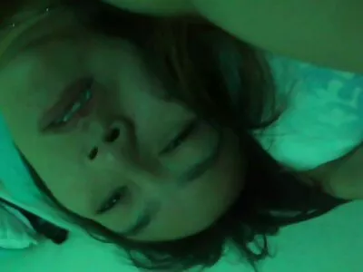 摇杆小妞在车里他妈的