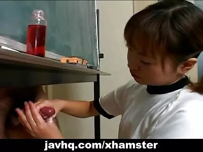 热宝贝Anikka Albrite得到她的肛门钻孔
