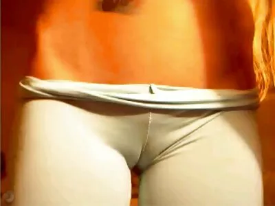 继母 Rachael Cavalli 与继子和他的女朋友 Raquel Diamond 发生性关系