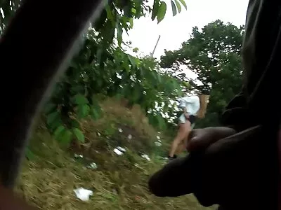 淫金发喜欢张开她的腿