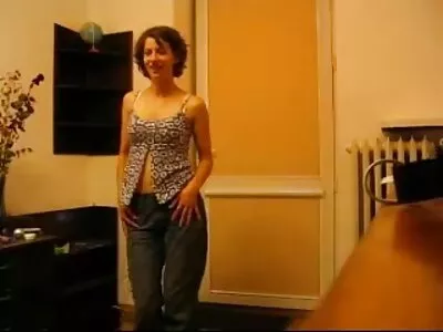 美丽的女孩正在制作女同性恋视频