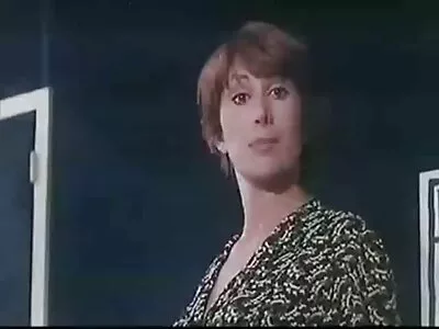 娇小的荡妇 Nikki Next 被撞在教室里